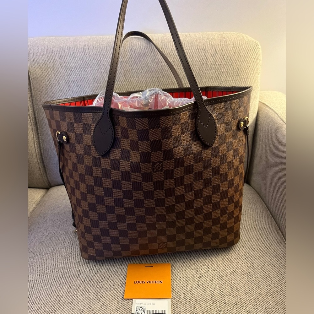 LOUIS VUITTON NEVERFULL MM DAMIER with Cherry Red Lining **rarely used**
